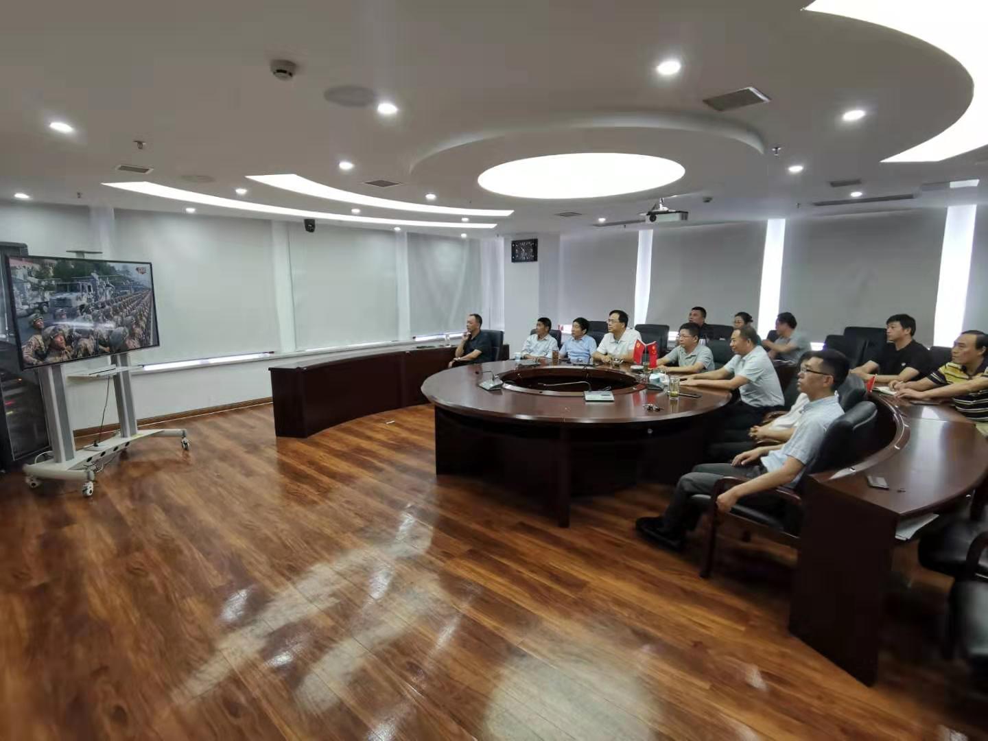 市民政局组织干部职工收看国庆阅兵等庆祝活动